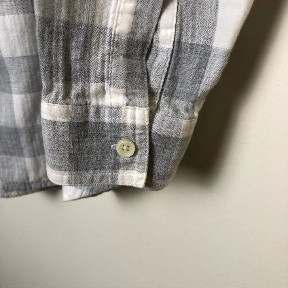 Old Navy Boyfriend Shirt - Picture 3 of 3